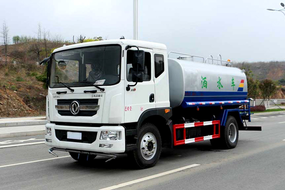 怎樣排除灑水車柴油機(jī)過早、過遲的噴油現(xiàn)象？