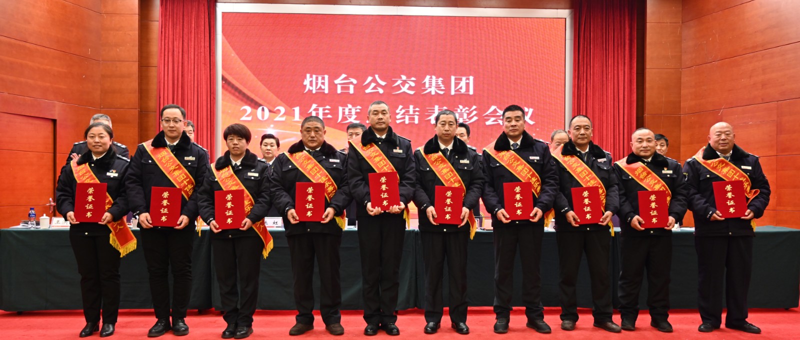 61d7df5802075.jpg 十佳樂(lè)善公交人.jpg